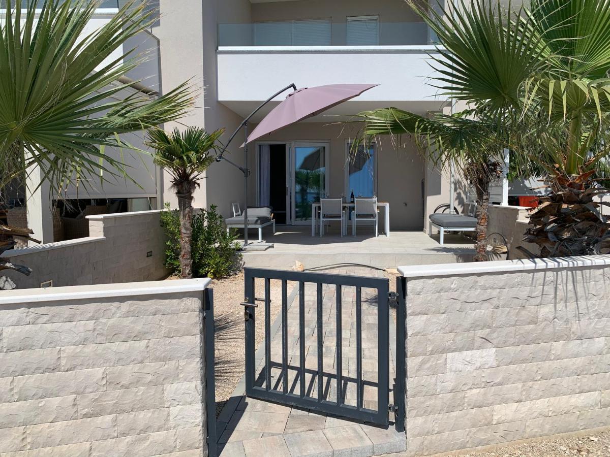 Apartment Garden Mandre Luaran gambar